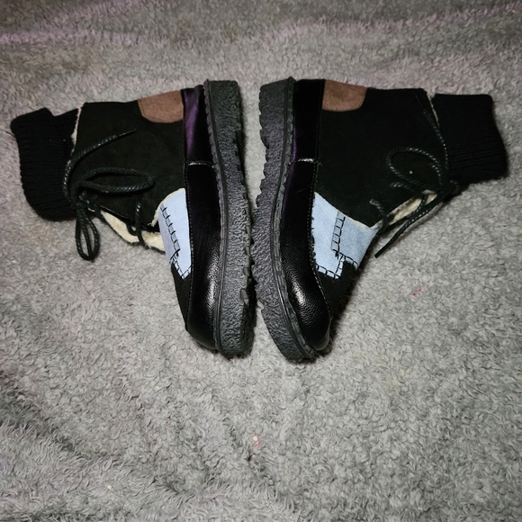 Fashion 250 Size 9 Black Suede Patch Design Booties - Picture 5 of 8